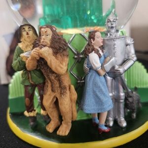 The Wizard of Oz/Emerald city waterglobe